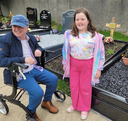 Hello Mam400.jpgisiting grannies grave